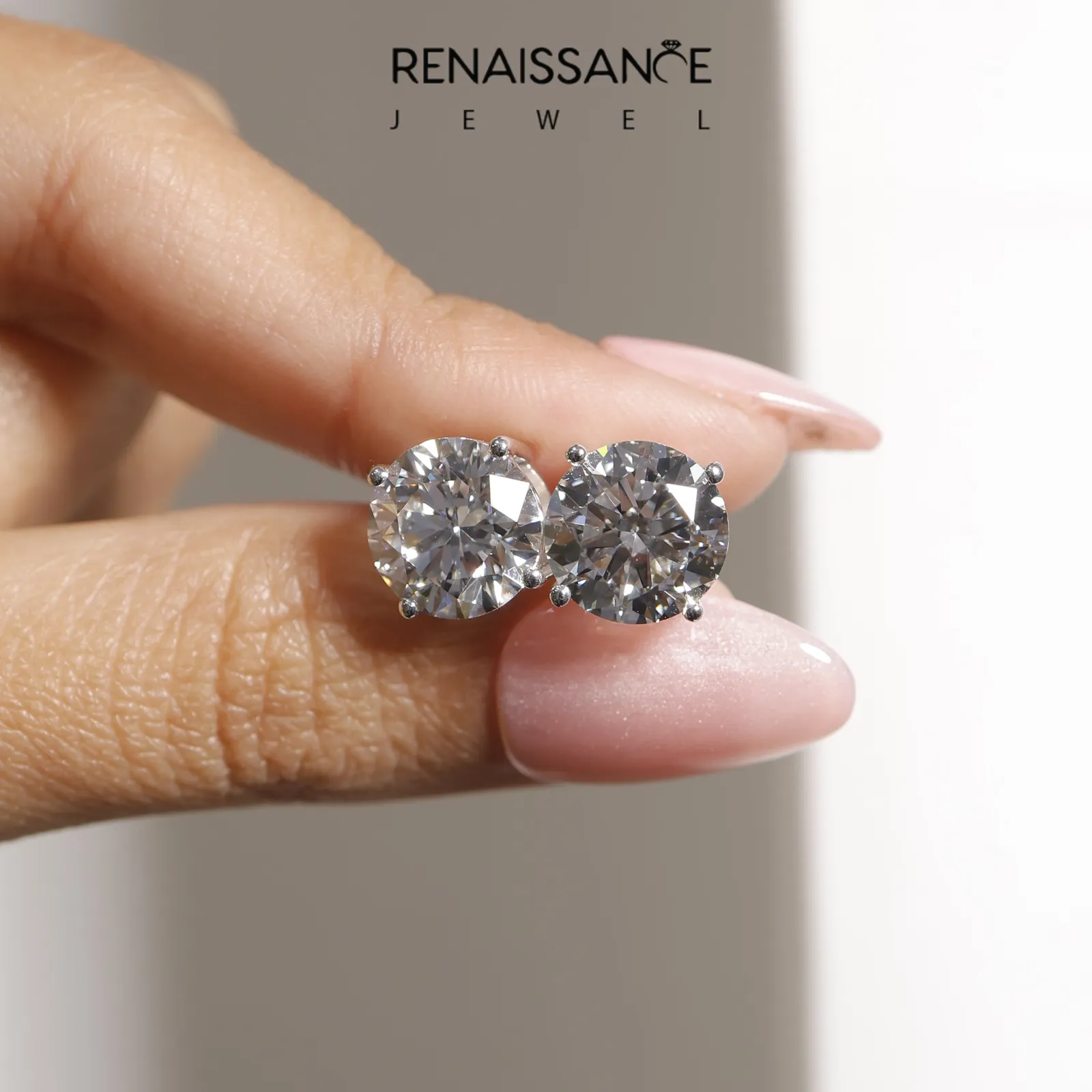 Round Cut Diamond Stud Earrings Platinum